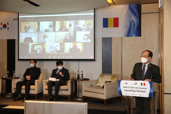 The Impact of Digitalization on SMEs: Challenges for Public Governance and Economic Development